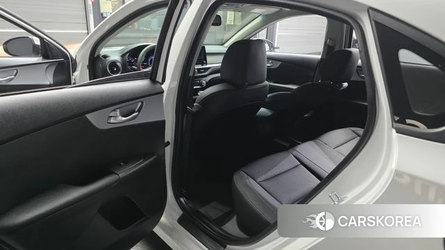 Kia The New K3 2nd generation 2024 Белый из Кореи, фото 2