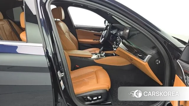 BMW 5 Series (G30) 2022 Черный из Кореи, фото 2