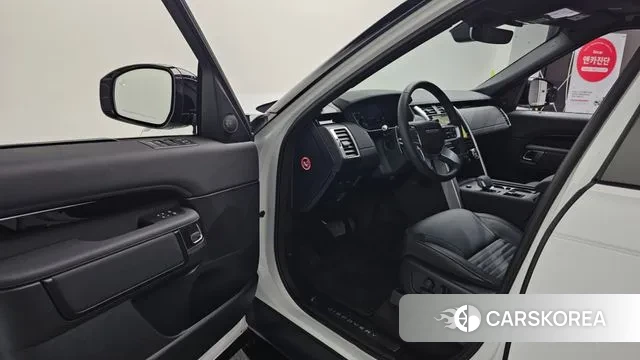 Land Rover Discovery 5 2025 Белый из Кореи, фото 2