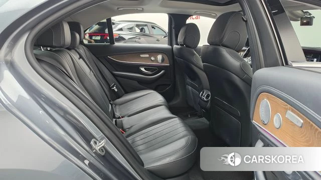 Mercedes-Benz E-Class W213 2019 Серый из Кореи, фото 2