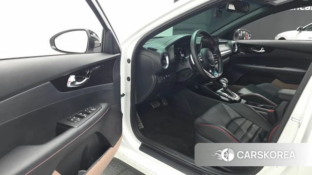 Kia The New K3 2nd generation 2022 Белый из Кореи, фото 2