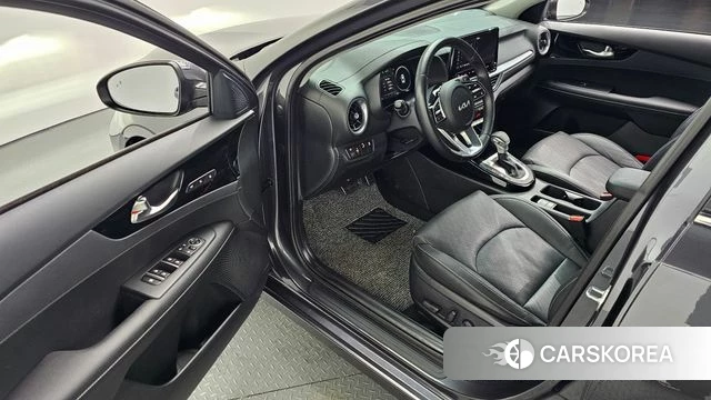 Kia The New K3 2nd generation 2023 Серый из Кореи, фото 2