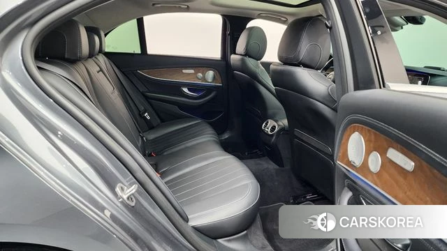 Mercedes-Benz E-Class W213 2019 Серый из Кореи, фото 2