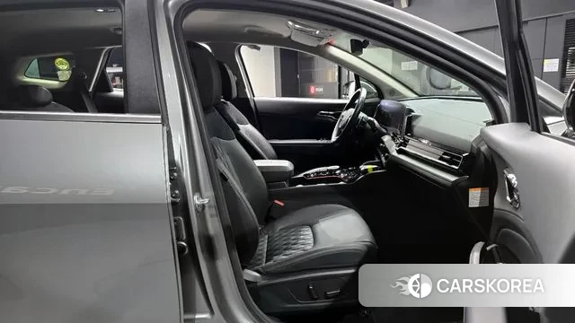 Kia Sportage 5th Generation Hybrid 2023 Серебристо-серый из Кореи, фото 2