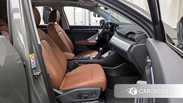 Audi Q3 (F3) 2023 Серый из Кореи, фото 2