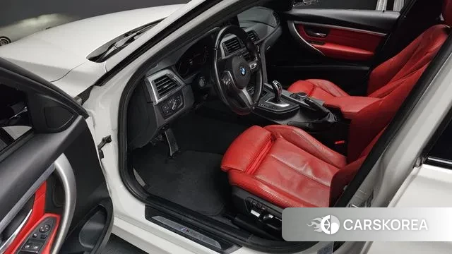 BMW 3 Series (F30) 2018 Белый из Кореи, фото 2