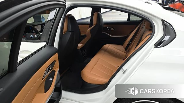 BMW 3 Series (G20) 2023 Белый из Кореи, фото 2