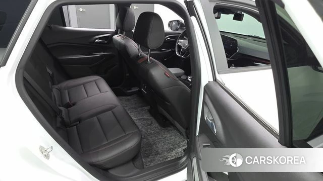 Chevrolet (GM Daewoo) Trax Crossover 2023 Белый из Кореи, фото 2