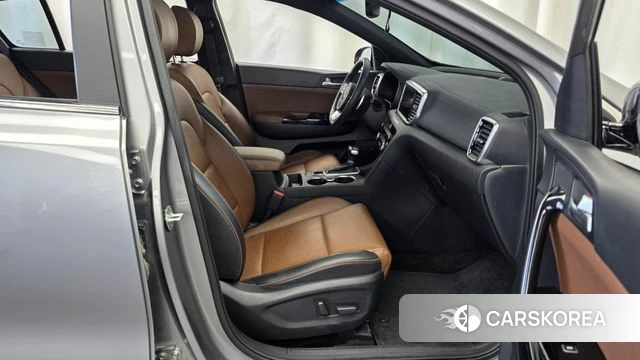 Kia Sportage The Bold 2021 Серебристо-серый из Кореи, фото 2