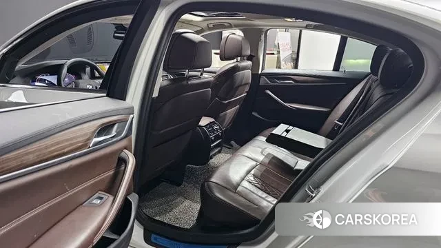 BMW 5 Series (G30) 2019 Белый из Кореи, фото 2