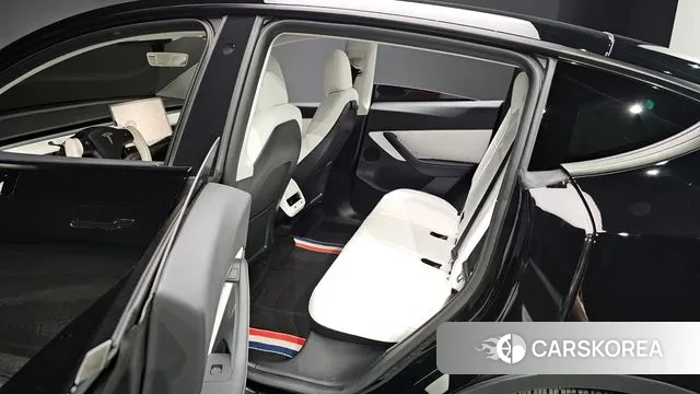 Tesla Model Y 2022 Черный из Кореи, фото 2