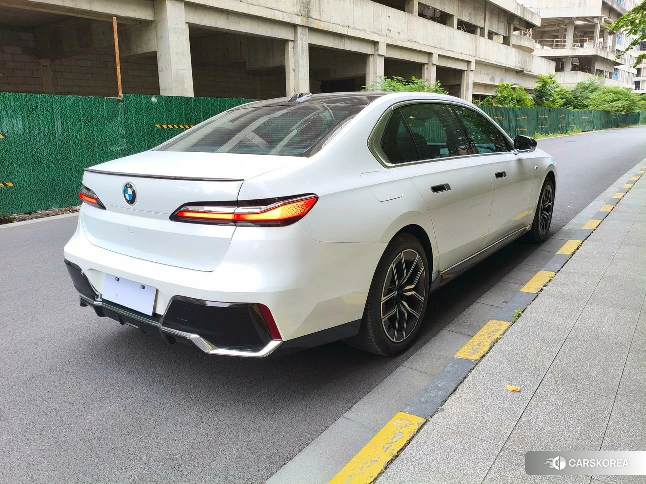 BMW 7 series 2022 Белый из Китая, фото 2