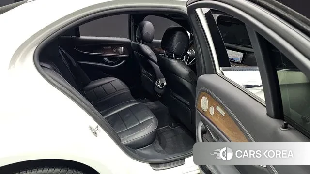 Mercedes-Benz E-Class W213 2021 Белый из Кореи, фото 2