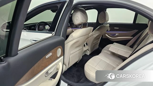 Mercedes-Benz E-Class W213 2022 Белый из Кореи, фото 2