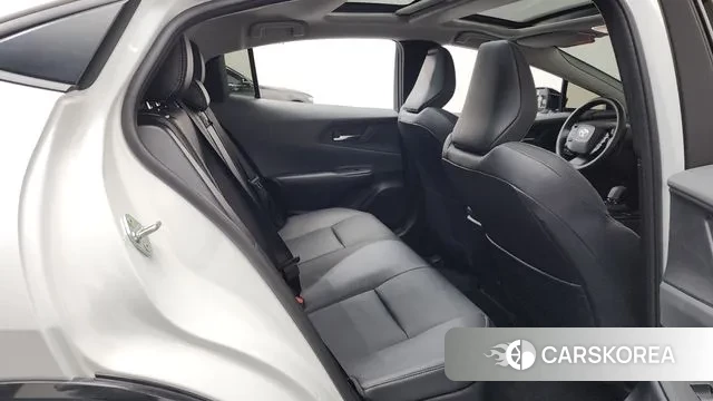 Toyota Prius 5th Generation 2024 Белый из Кореи, фото 2