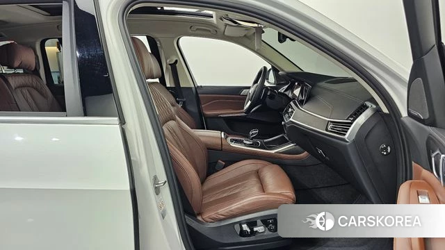 BMW X7 (G07) 2022 Белый из Кореи, фото 2