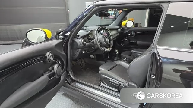 Mini Cooper Electric 2022 Черный из Кореи, фото 2