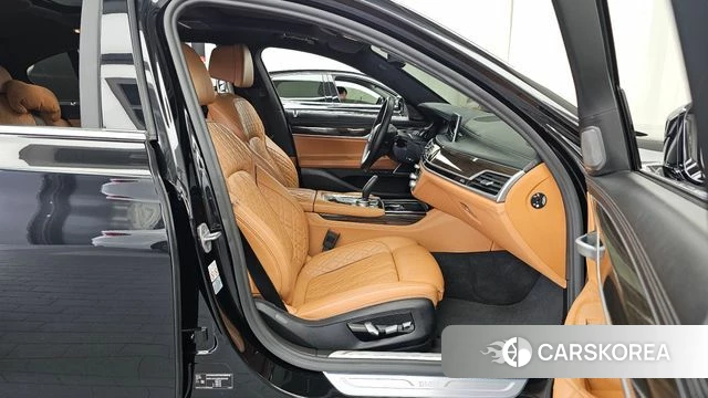 BMW 7 Series (G11) 2021 Черный из Кореи, фото 2
