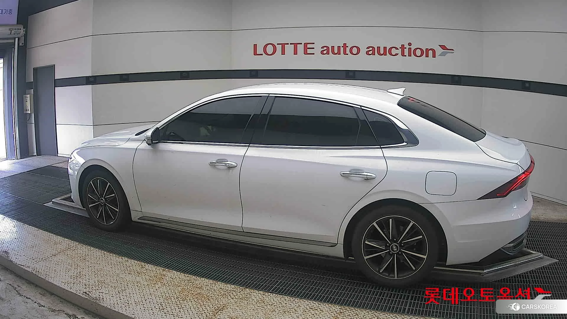Hyundai Grandeur 2023 Serenity White Pearl (Optional addition) из Кореи, фото 2