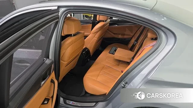 BMW 5 Series (G30) 2023 Серый из Кореи, фото 2