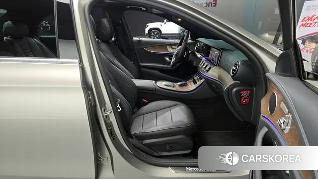 Mercedes-Benz E-Class W213 2022 Серебристо-серый из Кореи, фото 2