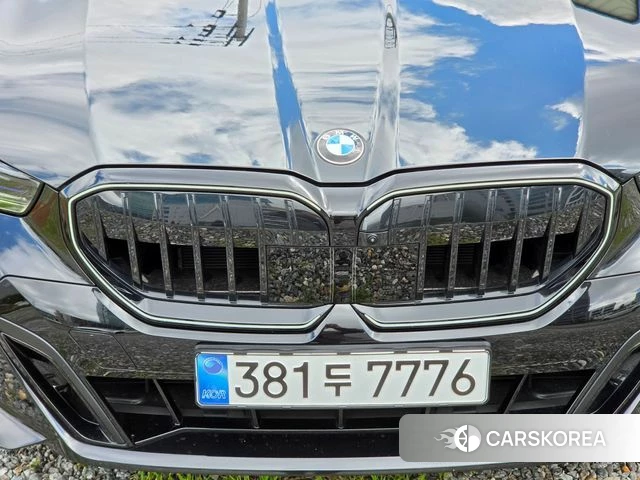 BMW 5 Series (G60) 2025 Черный из Кореи, фото 2