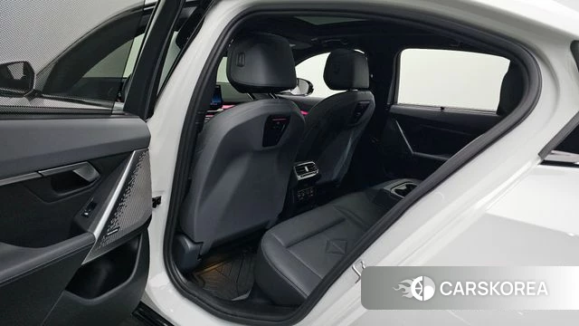 BMW 5 Series (G60) 2024 Белый из Кореи, фото 2