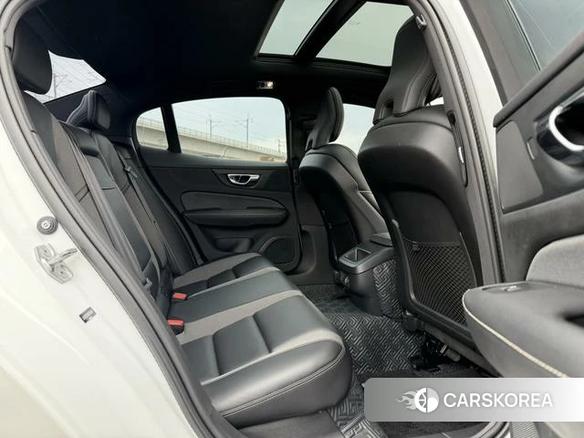 Volvo S60 2020 Белый из Китая, фото 2