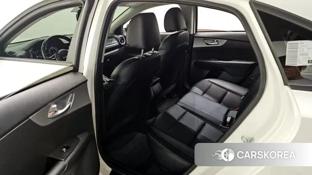 Kia The New K3 2nd generation 2022 Белый из Кореи, фото 2