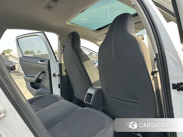 Volkswagen Polo 2023 Белый из Китая, фото 2