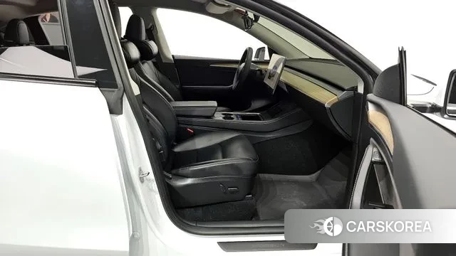 Tesla Model Y 2023 Белый из Кореи, фото 2