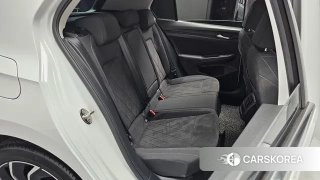 Volkswagen Golf 8th Generation 2022 Белый из Кореи, фото 2