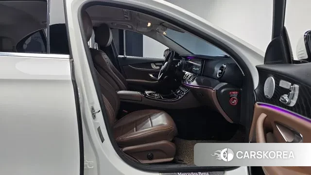 Mercedes-Benz E-Class W213 2018 Белый из Кореи, фото 2