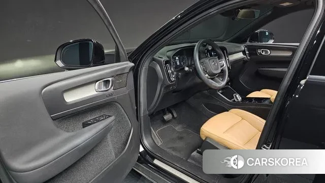 Volvo XC40 2021 Черный из Кореи, фото 2