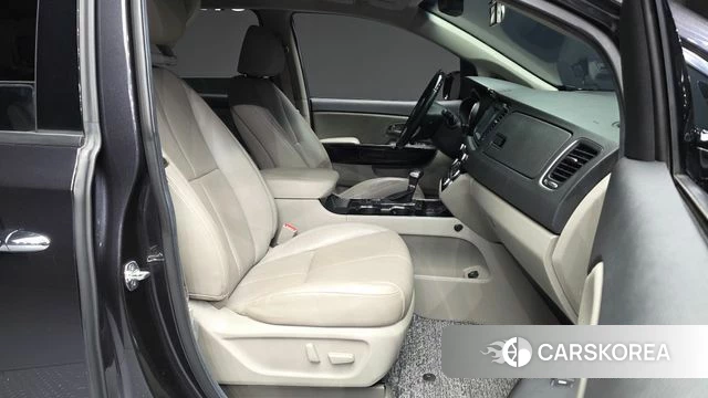 Kia The New Carnival 2018 Серый из Кореи, фото 2
