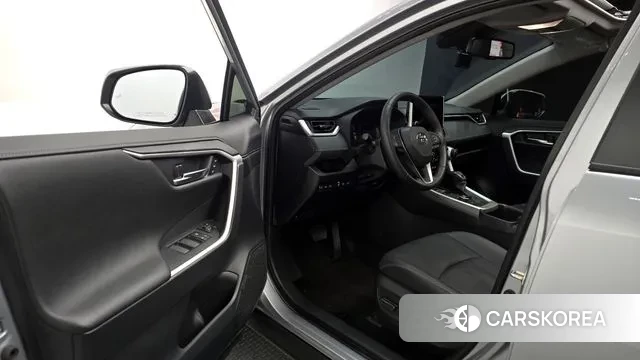 Toyota RAV4 5th Generation 2023 Серебристо-серый из Кореи, фото 2