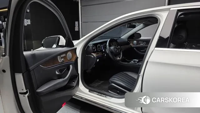 Mercedes-Benz E-Class W213 2018 Белый из Кореи, фото 2