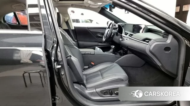 Lexus ES300h 7th generation 2020 Черный из Кореи, фото 2