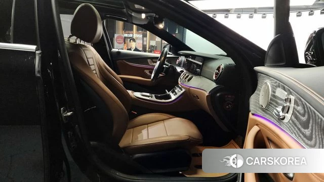 Mercedes-Benz E-Class W213 2021 Черный из Кореи, фото 2