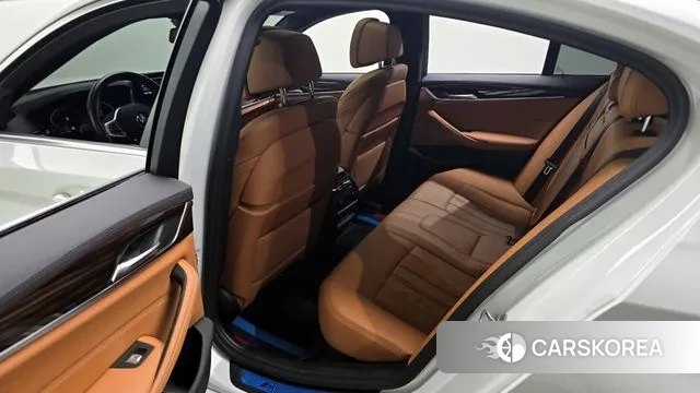 BMW 5 Series (G30) 2021 Белый из Кореи, фото 2