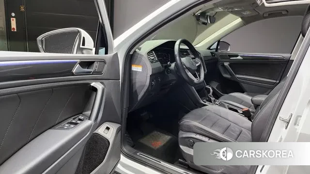 Volkswagen Tiguan second Generation 2022 Белый из Кореи, фото 2