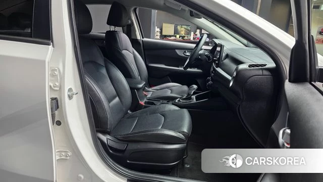 Kia The New K3 2nd generation 2021 Белый из Кореи, фото 2