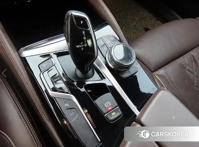 BMW 5 Series (G30) 2018 Белый из Кореи, фото 2