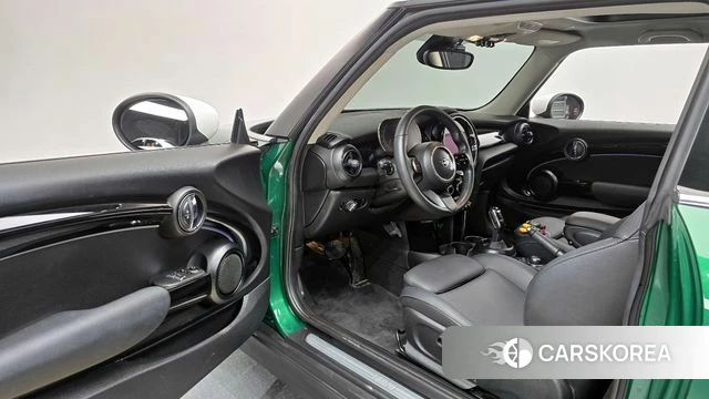 Mini Cooper 2022 Зеленый из Кореи, фото 2