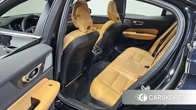 Volvo S60 3rd generation 2024 Черный из Кореи, фото 2