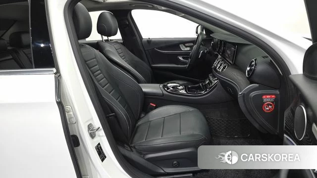 Mercedes-Benz E-Class W213 2018 Белый из Кореи, фото 2