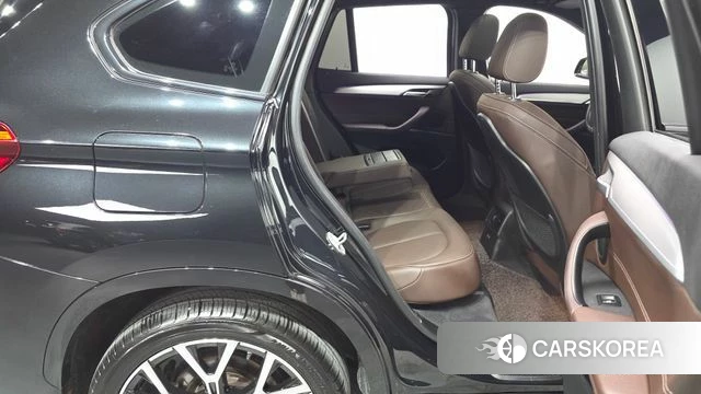 BMW X1 (F48) 2021 Черный из Кореи, фото 2