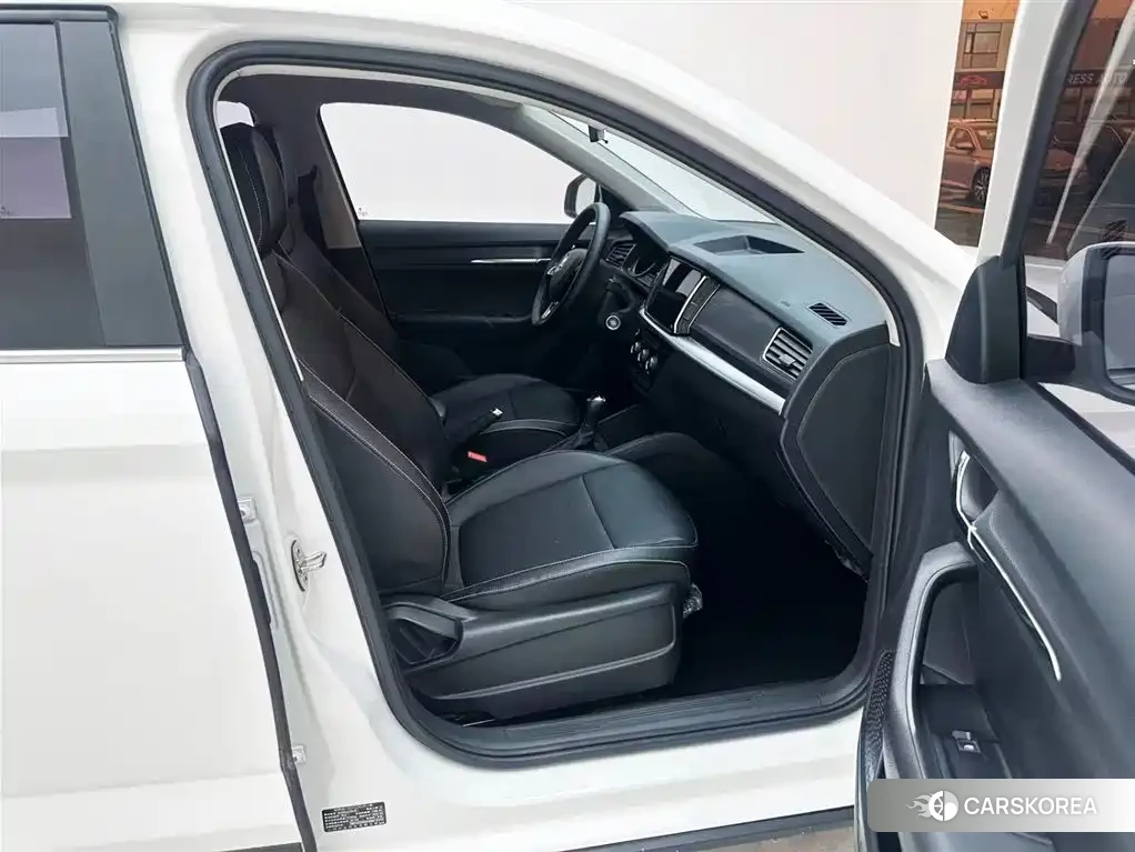 Skoda Komick 2022 Белый из Китая, фото 2