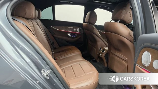 Mercedes-Benz E-Class W213 2021 Серый из Кореи, фото 2