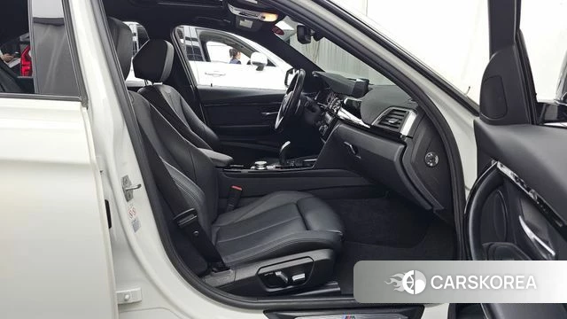 BMW 3 Series (F30) 2018 Белый из Кореи, фото 2